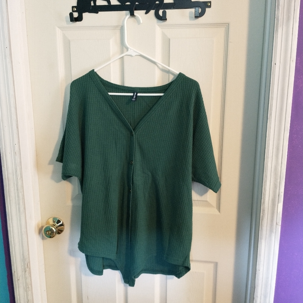 Iwollence shirt NWOT